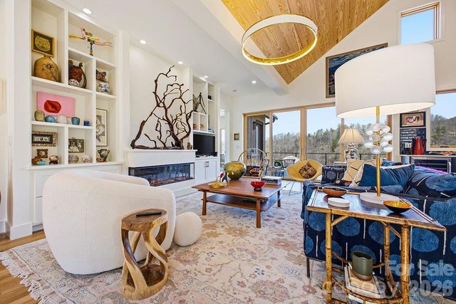 6 River Run 2, Asheville, NC 28804