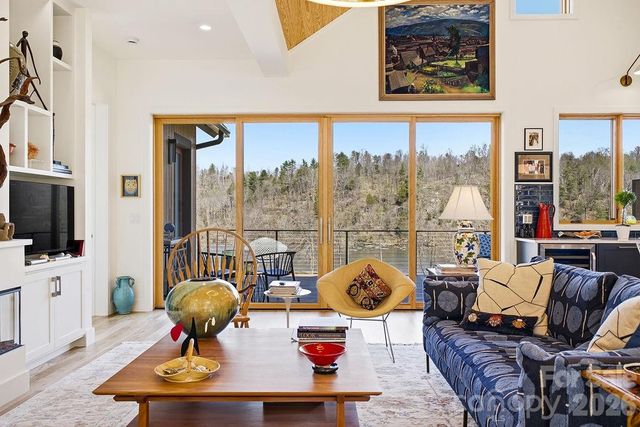 6 River Run 2, Asheville, NC 28804