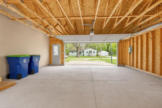2900 Pointer Drive, Saginaw, MI 48609