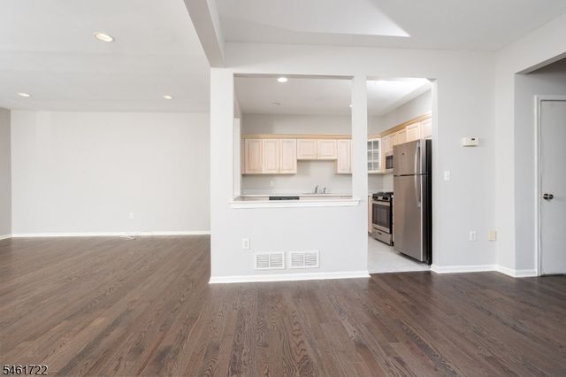 5 Wiley Ct, Parsippany-troy Hills Twp., NJ 07950