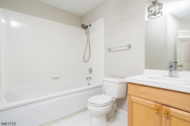 5 Wiley Ct, Parsippany-troy Hills Twp., NJ 07950