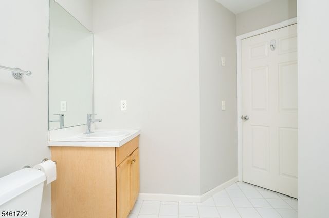 5 Wiley Ct, Parsippany-troy Hills Twp., NJ 07950