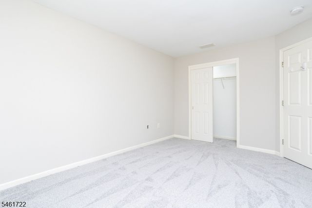 5 Wiley Ct, Parsippany-troy Hills Twp., NJ 07950