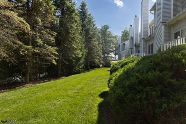 5 Wiley Ct, Parsippany-troy Hills Twp., NJ 07950