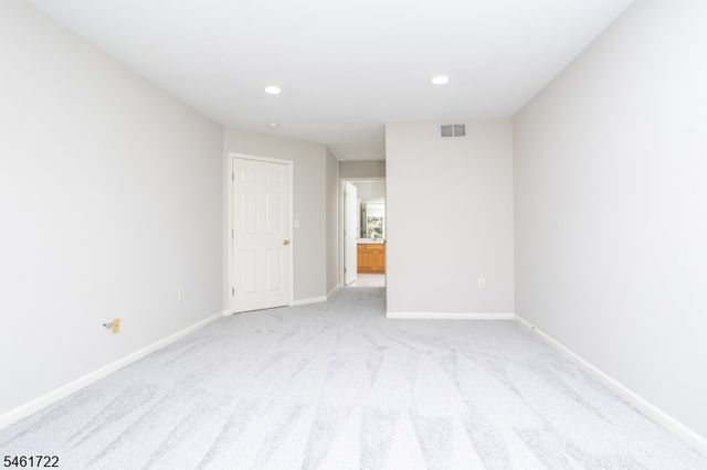 5 Wiley Ct, Parsippany-troy Hills Twp., NJ 07950