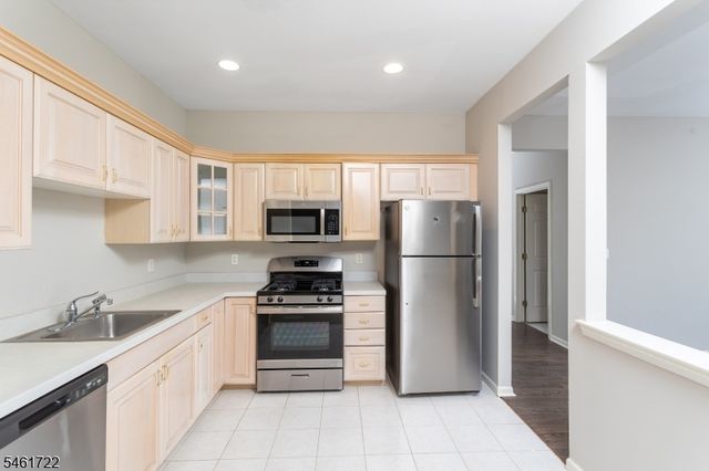 5 Wiley Ct, Parsippany-troy Hills Twp., NJ 07950