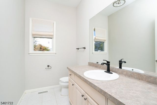 5 Wiley Ct, Parsippany-troy Hills Twp., NJ 07950