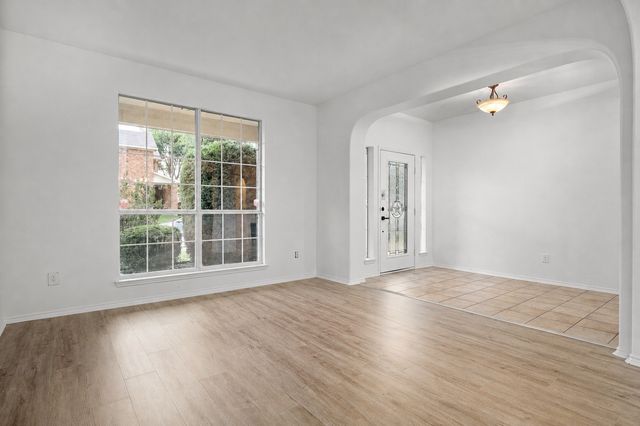 4204 Bridgestone Drive, Fort Worth, TX 76123