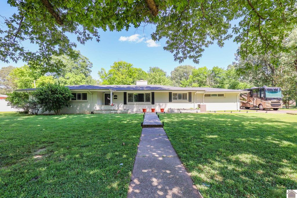 1450 HC Mathis Dr, Paducah, KY 42001