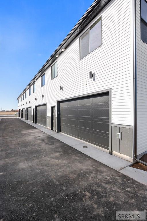 Image 6 of property listing at 749 Curlew Drive, Ammon, ID 83401