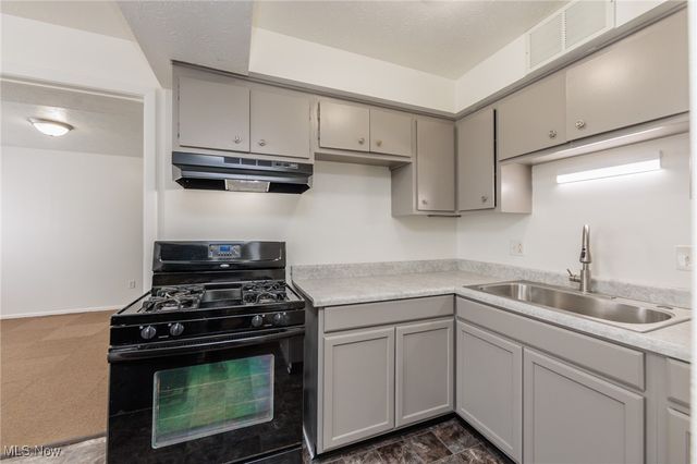 6490 State Road A2, Parma, OH 44134