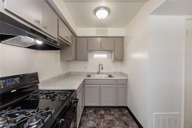 6490 State Road A2, Parma, OH 44134