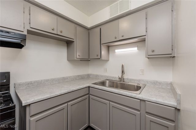 6490 State Road A2, Parma, OH 44134