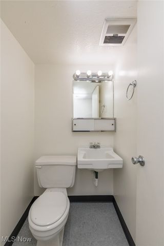 6490 State Road A2, Parma, OH 44134