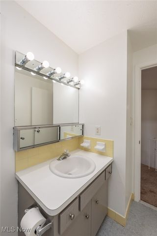 6490 State Road A2, Parma, OH 44134