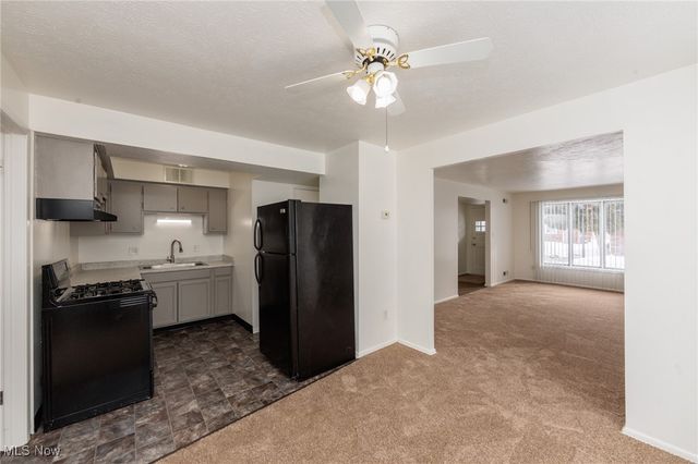 6490 State Road A2, Parma, OH 44134