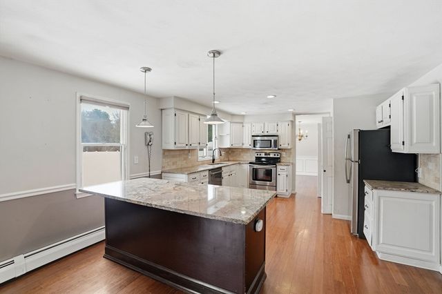 8 Agawam Ct, Seekonk, MA 02771