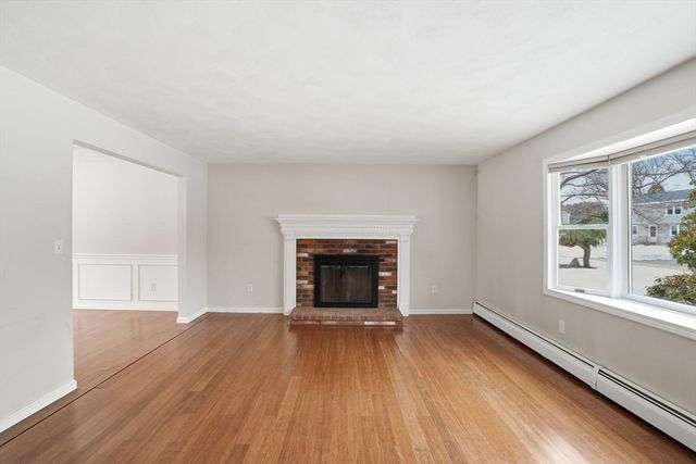 8 Agawam Ct, Seekonk, MA 02771