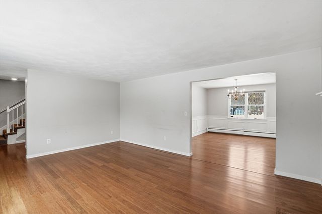 8 Agawam Ct, Seekonk, MA 02771