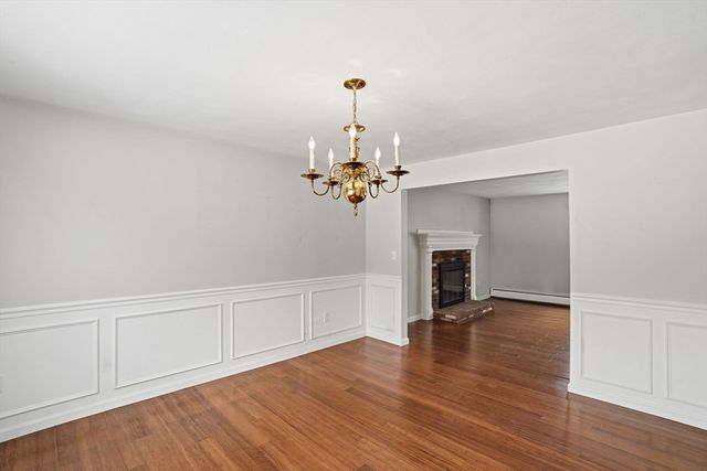 8 Agawam Ct, Seekonk, MA 02771