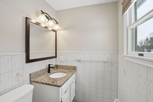 8 Agawam Ct, Seekonk, MA 02771