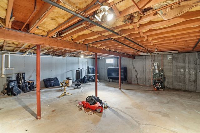 8 Agawam Ct, Seekonk, MA 02771