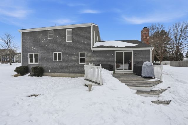 8 Agawam Ct, Seekonk, MA 02771