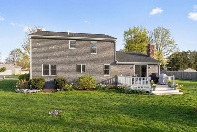 8 Agawam Ct, Seekonk, MA 02771