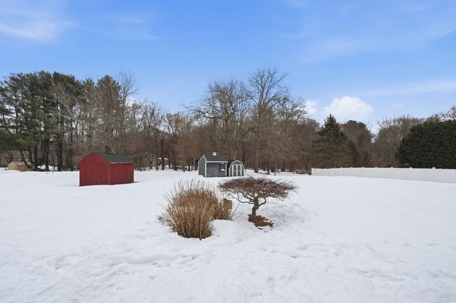 8 Agawam Ct, Seekonk, MA 02771