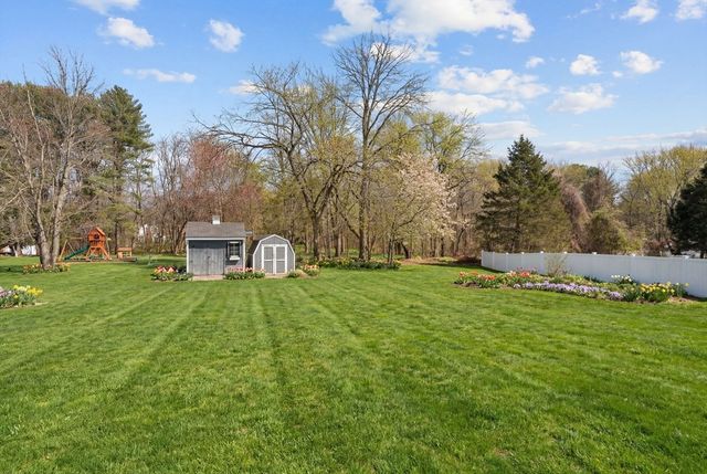 8 Agawam Ct, Seekonk, MA 02771