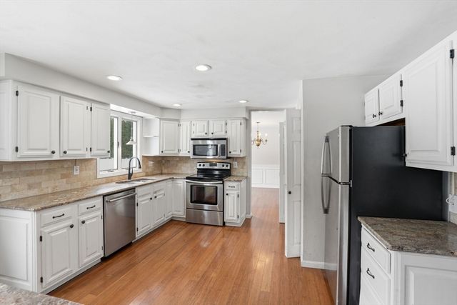 8 Agawam Ct, Seekonk, MA 02771