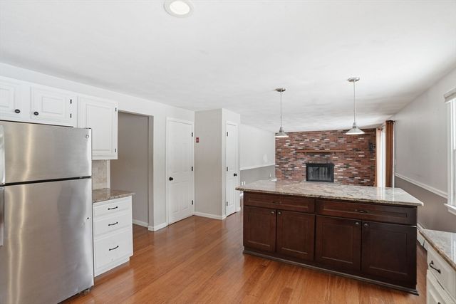 8 Agawam Ct, Seekonk, MA 02771