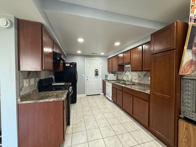 3722 Dory Circle E, Hanover Park, IL 60133