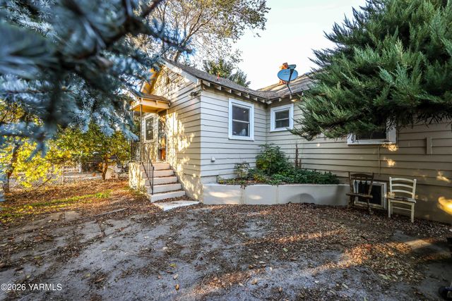 4210 Terrace Heights Dr, Yakima, WA 98901