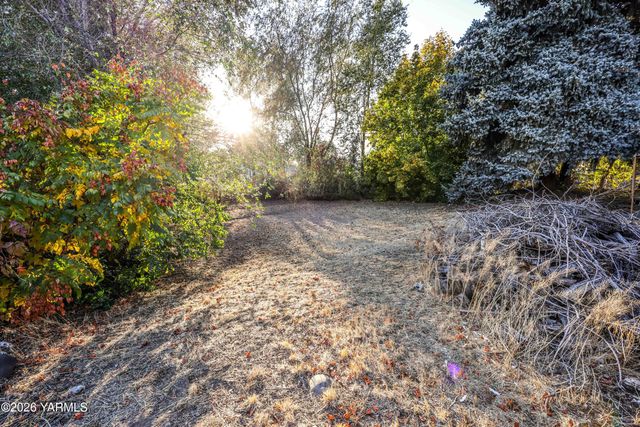 4210 Terrace Heights Dr, Yakima, WA 98901