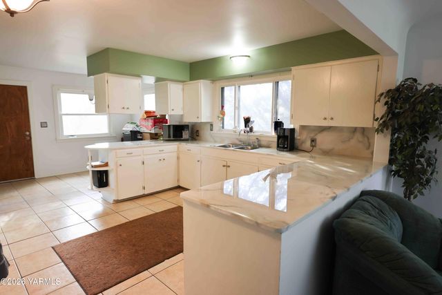 4210 Terrace Heights Dr, Yakima, WA 98901