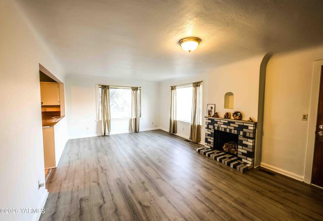 4210 Terrace Heights Dr, Yakima, WA 98901