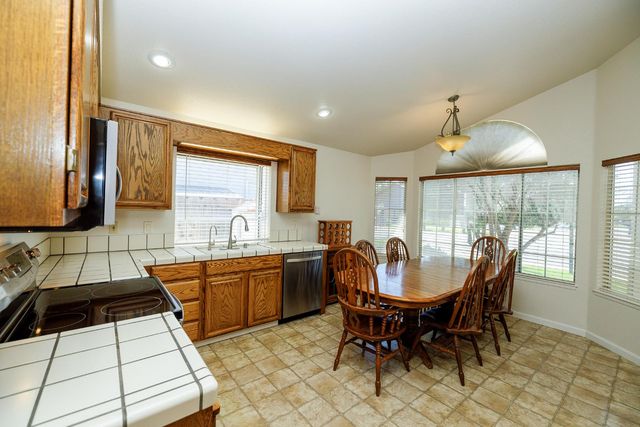 424 Codington Way, Modesto, CA 95357