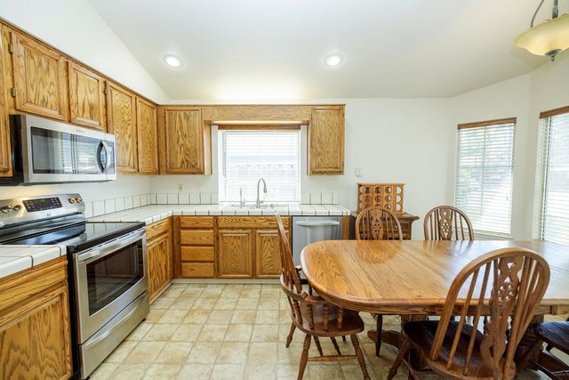 424 Codington Way, Modesto, CA 95357