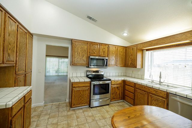424 Codington Way, Modesto, CA 95357