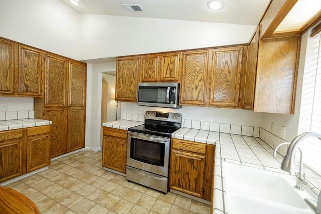 424 Codington Way, Modesto, CA 95357