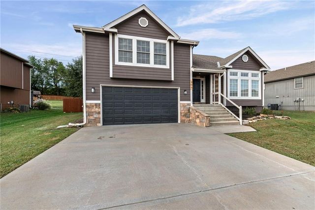 806 168th Street, Basehor, KS 66007