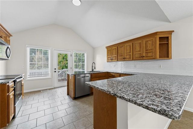 806 168th Street, Basehor, KS 66007