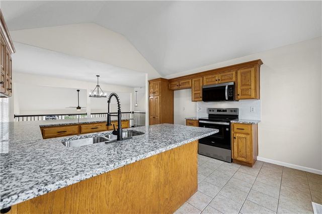 806 168th Street, Basehor, KS 66007