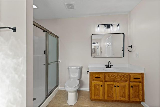 806 168th Street, Basehor, KS 66007