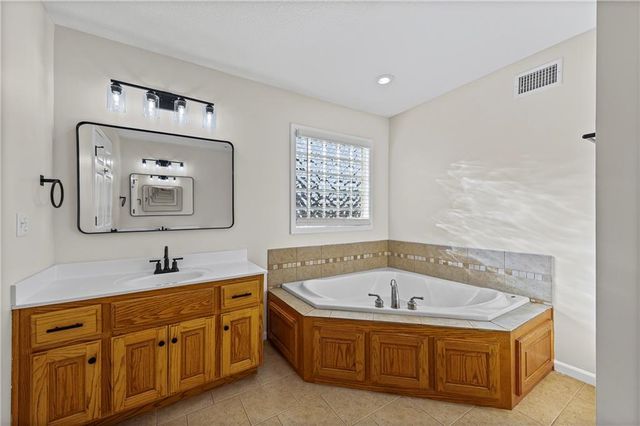 806 168th Street, Basehor, KS 66007