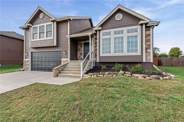 806 168th Street, Basehor, KS 66007