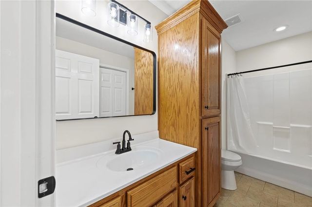 806 168th Street, Basehor, KS 66007