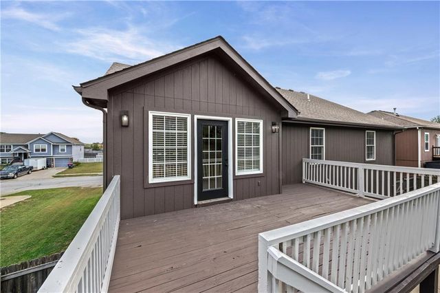 806 168th Street, Basehor, KS 66007