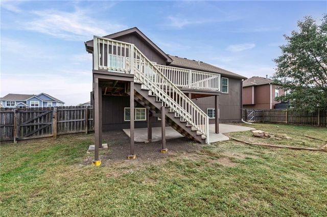 806 168th Street, Basehor, KS 66007